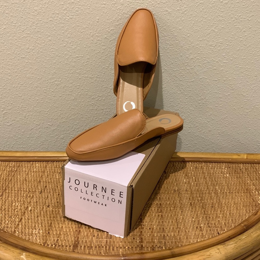 Journee Collection Akza mule; camel; Sz 7.5 NWT